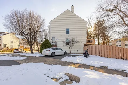 Cozy One-Bed Apartment in Heart of Herndon