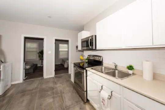 Home Away from Home - 2 Bedroom Duplex Outer Core of Downtown Moncton