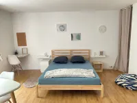 Studio Agréable et Lumineux Avec Jardin, à 10min de L'aéroport D'orly ! Hotels in L'Haa-Les-Roses