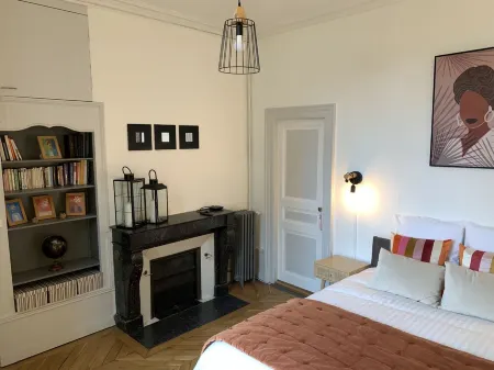 Chez Aristide, 3 to 7 ppl flat ideally located in Auxerre city center.