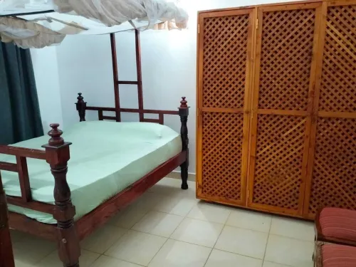 3 minutes walk to the beach, and the mall!