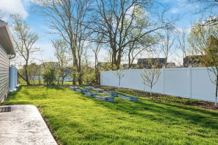 Luxurious 1875 centrally located Canton/Akron home, lg MBR, garden & sunset view Отели в г. Гринтаун