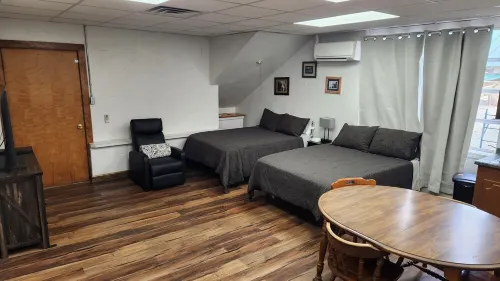 The Lodge 1st Floor 1-bedroom/Kitchen apartment with AC and WiFi in Kimball Hotels in Browns Creek