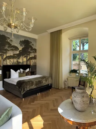 Ein Italienischer Hauch im Schloss Mönchhof Отели в г. Гота