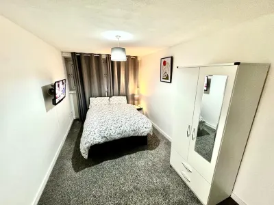 Luxury two bedroom skyline views apartment/Flat Hotels in Birmingham Shopping District