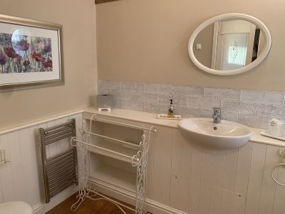 Cosy and spacious cottage in beautiful surroundings with private outside area