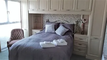 Palm Bay's Luxury Bungalow-Self Check In & Parking