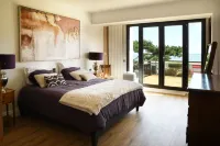 Villa with swimming pool and magnificent sea view
