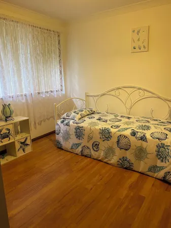 2 minutes walk to lakeSERENITY Centrally located Отели рядом с достопримечательностью «Camp Elim»