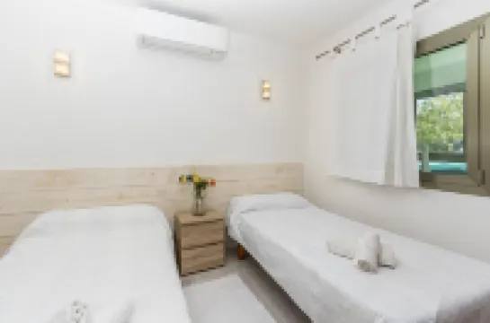 Apt. Franca, near the beach. 300 m, Pool, Wifi, A/C Terrasse and private garden