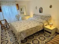 Villa Mia Carini, 150 meters from the sea and 5 km airport, beautiful vintage villa Hotels in Carini