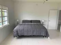 Fortuna Bay Villa/Entire Apt/Walk to the Bay West End住宿飯店