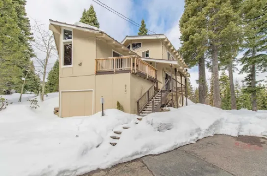 Mahogany by AvantStay Snowbird Cabin w Full Chamberlands Access Hotels in Homewood