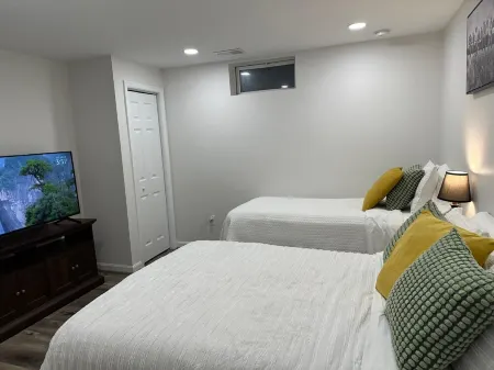 Home away from home with WiFi and AC in delightful Parkville