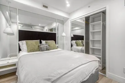 One bedroom on 17 ave. Stampede grounds Hotels in 17th Avenue SW