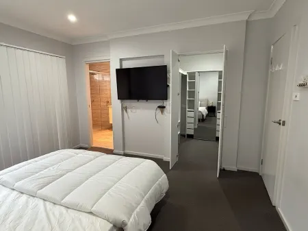 Modern Luxury with Nature Отели в г. Spring Farm