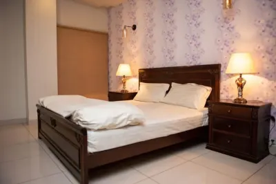 Entire Luxury Apartment near MM Alam road Lahore Zoo附近的飯店