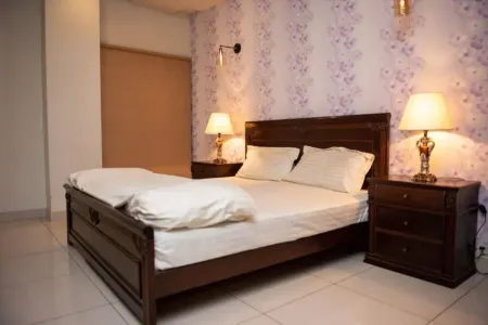 Entire Luxury Apartment near MM Alam road Отели рядом с достопримечательностью «Зоопарк Лахор»