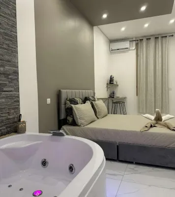 Suite GOLD Amaryllis Jacuzzi & Sauna Clim Wifi Béziers Self-catering 24 hours a day