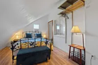 4-bedroom barn in terrific Sister Bay with WiFi, AC. Enjoy your stay Hotels in Liberty Grove