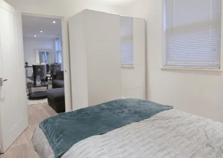 Apartment in Croydon - 1 Min walk to Train Отели в г. Уоллингтон