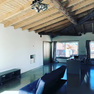 Bright and spacious apartment in central area Hotels in Borgo San Leonardo