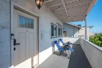 2BR Luxury Getaway 3 Mins to the Beach + Ocean Views