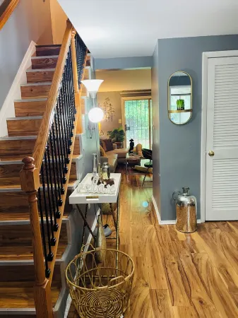 Welcome Home Relax in Comfort at Our Modern 2 Bedroom Townhome in Hyattsville Отели в г. Грэйтер Ландовер