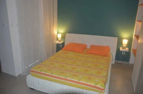 F3 apartment with garden view close to all amenities.