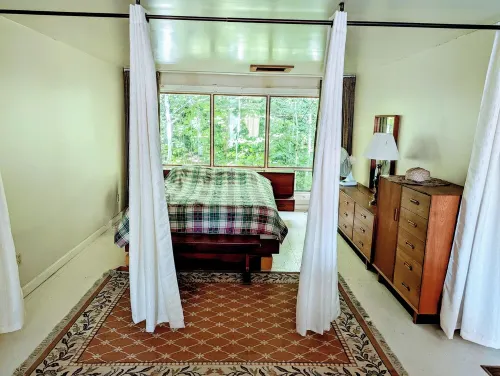 BIG Comfy Lakefront cottage, Clear Lake by Huntsville, north Muskoka!