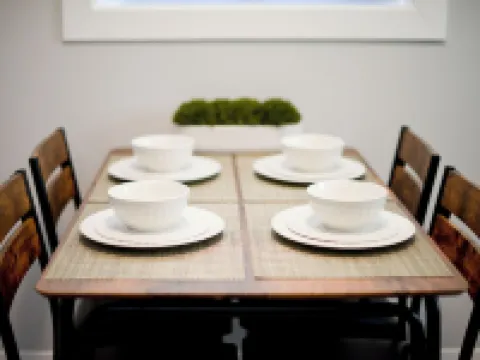 Grade A Working Class Safe Neighborhood 3Br up to 6 Guests. Updated & Best Price Hotels in Burbank