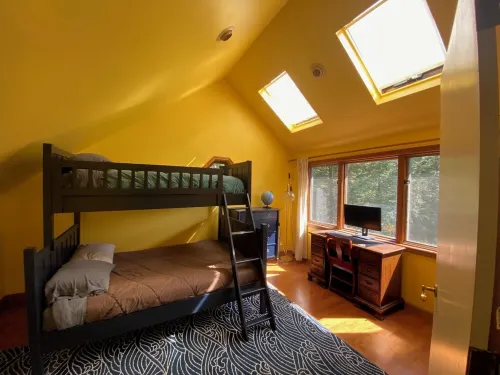 Spacious and bright mountain house near Hunter and Windham