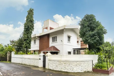 4bhk with private pool fully air-condition