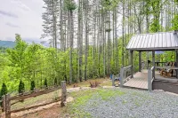 Cozy Cabin in Enchanting Franklin with AC