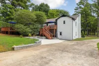 4BR Pineville Retreat - Private Pool - Fire Pit - Near Carowinds & Charlotte