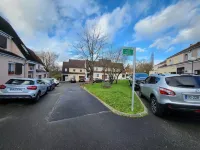 2 bedroom private vacation home in torcy فنادق في تورسی