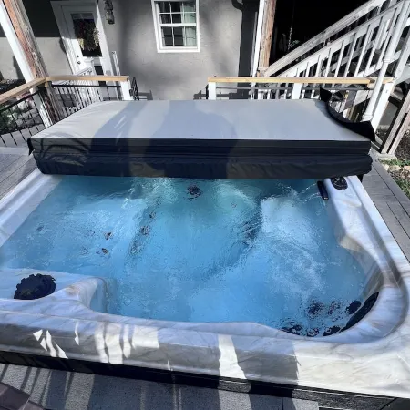 Barndominium getaway oasis! Close to Chattanooga shopping restaurants and Water!