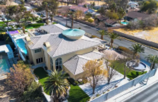 15,000 sqft Mansion 5 min from strip! 1.5 acre compound. Hotel a 