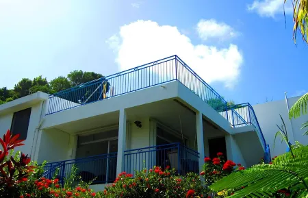 Villa with sea view in the heart of Sainte-Anne