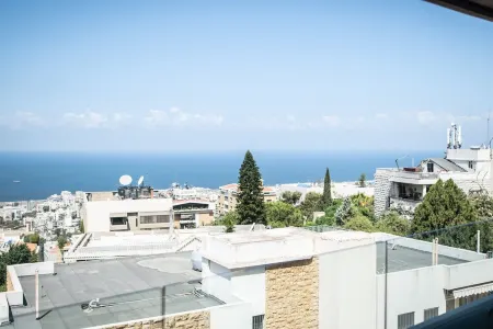Luxury 2BD Apartment with Panoramic Sea View