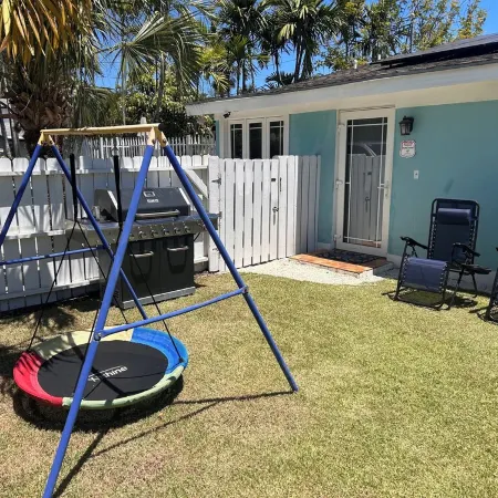 2-bedroom house in Nassau near downtown and the beach with Wi-Fi and AC
