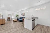 Fully Furnished Modern Home Hotels in Centerton