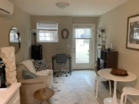 Well-located 1BR cottage with all amenities.