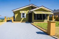 This space is centrally located 5 mins from the beach