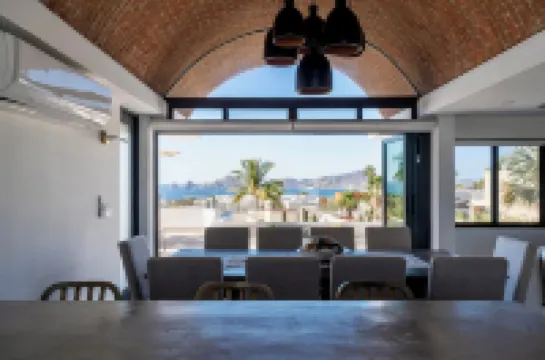 Spacious 5-bedroom new villa in marvelous Cabo Bello with full staff included