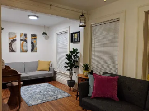 Vibrant apartment in the heart of Elmwood Village