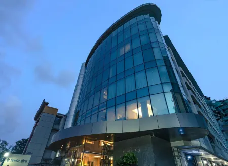 The Mirador Andheri East Отели рядом с достопримечательностью «Intellect Design Arena Ltd»