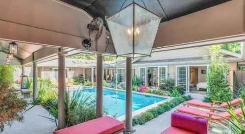 3BR secluded gem w/ pool, minutes to beaches/marinas, walk to town & restaurants