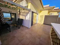 Spacious 2-bed apartment on the beach & a Sea-view large terrace Hotel a 