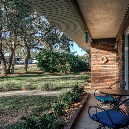Tranquil Oaks Near Lake & Raceway w/Tesla Charger & Family Games Included! Отели в г. Себринг